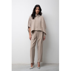 Chaqueta corta tipo capa