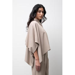 Chaqueta corta tipo capa