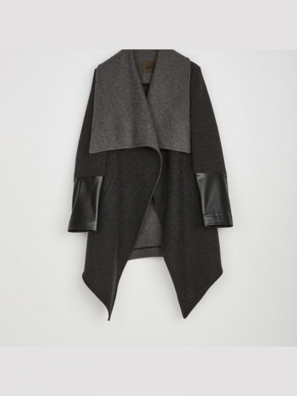 Anthracite coat to shelter in the winter